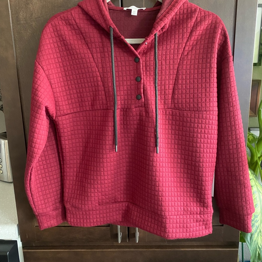 Kirius LA wine hooded quilted top.   NWT